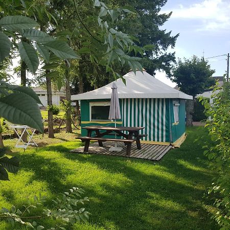 Camping Les Roulottes Du Bazois Hotell Châtillon-en-Bazois Exteriör bild